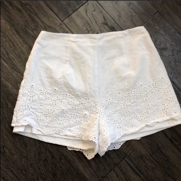 Adorable Charlotte Russe shorts - Picture 4 of 4
